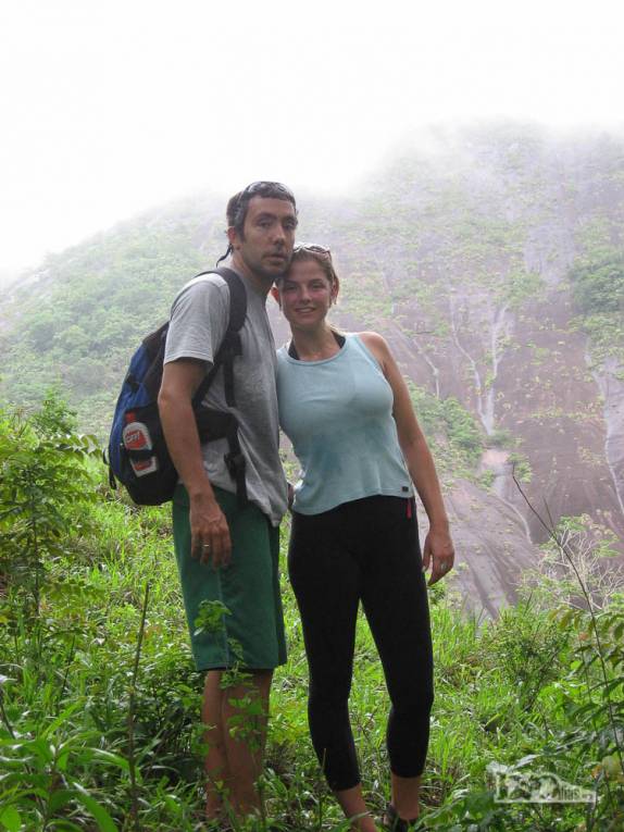 Pausa para foto durante caminhada na região de Pancas, nos Pontões Capixabas, noroeste do Espírito Santo (foto de Dez/2008)